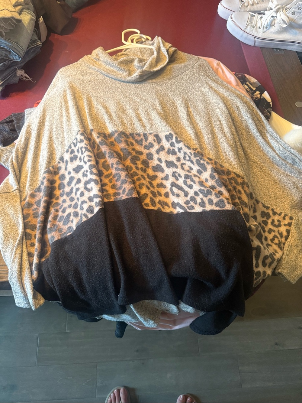 Cozy Colorblock Leopard Turtleneck Sweater - Beige & Black